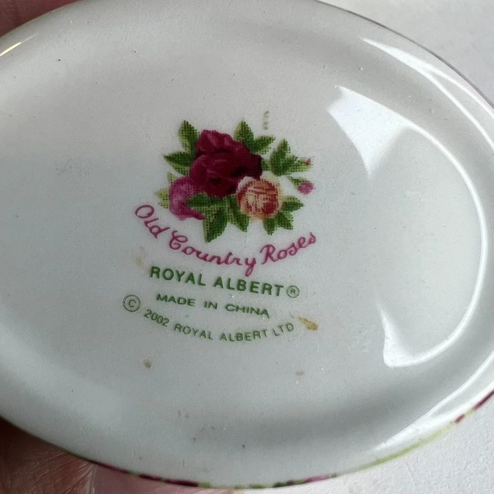 Royal‎ Albert Old Country Roses Trinket Box Oval Original Box 2003